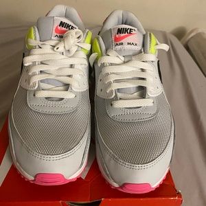 Pure Platinum/Black-Pink Blast Airmax 90